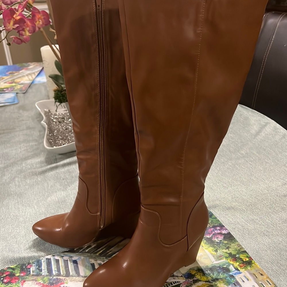 Women’s brown wedge, boots, brand sociology!